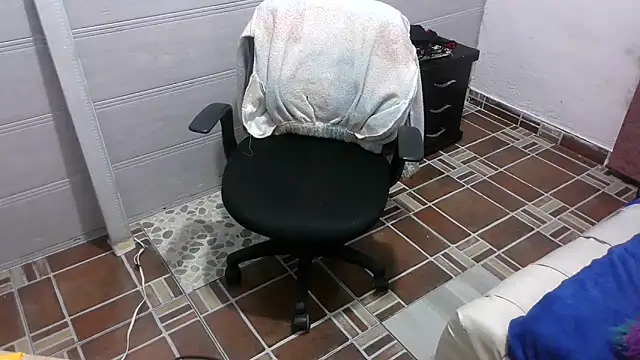 Ariasmithog online show from March 17, 2025, 8:07 am