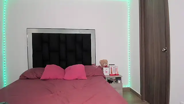 victoriacolin online show from March 5, 2025, 12:11 pm