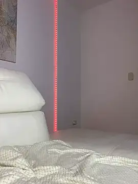 eileensophi online show from March 10, 2025, 6:05 am