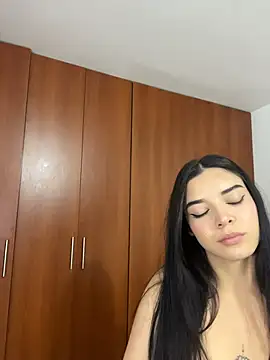 eileensophi online show from February 22, 2026, 3:40 am