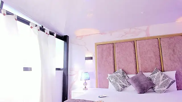 AliDiaz  online show from December 21, 2025, 7:21 pm