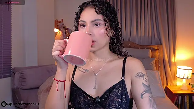 Snapshot of Marivimichel1 chatting on November 16, 2025, 5:02 am Marivimichel1 online show from November 16, 2025, 5:02 am