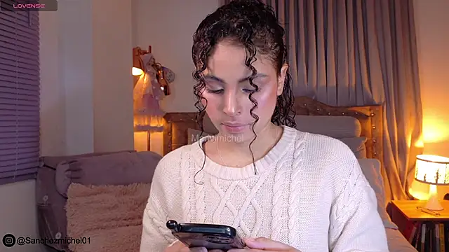 Snapshot of Marivimichel1 chatting on November 17, 2025, 5:02 am Marivimichel1 online show from November 17, 2025, 5:02 am