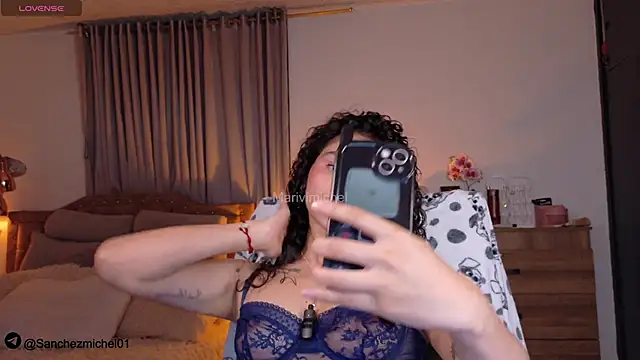 Snapshot of Marivimichel1 chatting on November 19, 2025, 5:07 am Marivimichel1 online show from November 19, 2025, 5:07 am