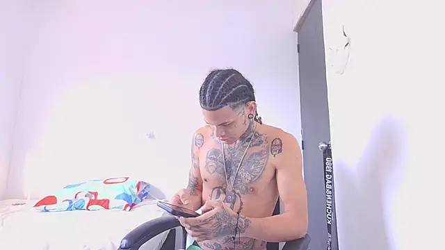 hot man05 online show from February 5, 2026, 2:00 pm