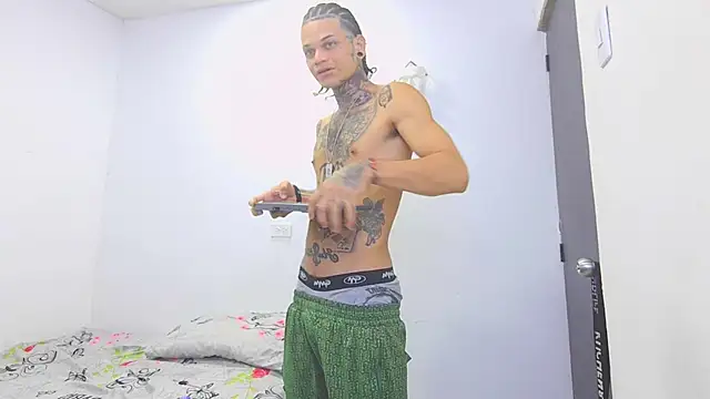 hot man05 online show from February 12, 2026, 11:11 pm