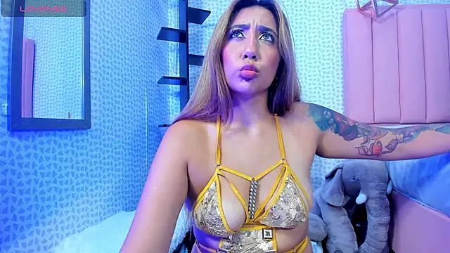 CALANTHELOVE1 online show from November 15, 2025, 10:37 pm