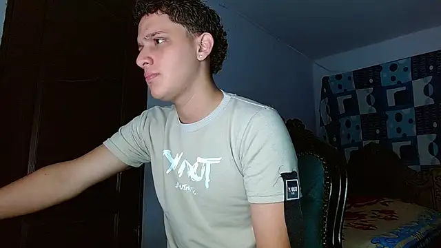 Snapshot of Thomas_May4rs chatting on November 5, 2025, 12:54 am Thomas May4rs online show from November 5, 2025, 12:54 am