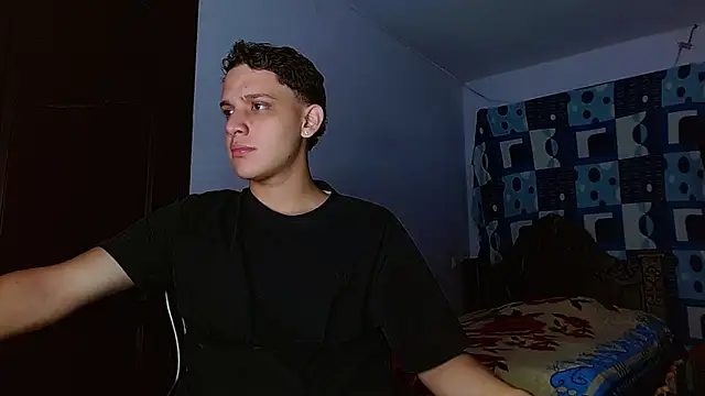 Snapshot of Thomas_May4rs chatting on November 7, 2025, 1:27 am Thomas May4rs online show from November 7, 2025, 1:27 am