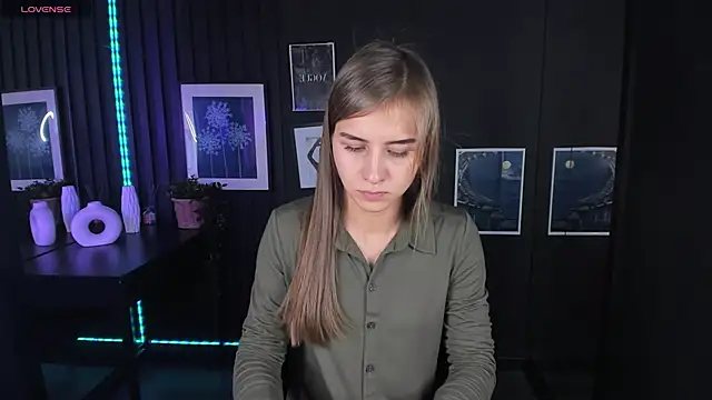 CharmBianca online show from February 8, 2025, 1:22 pm