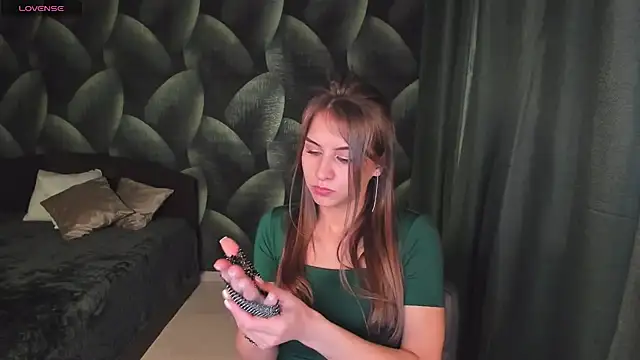 CharmBianca online show from March 6, 2025, 10:41 am