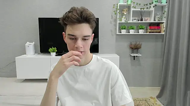 avegothy- online show from February 12, 2025, 9:52 am