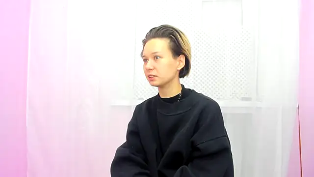 AlicaStarr online show from February 4, 2025, 8:35 am