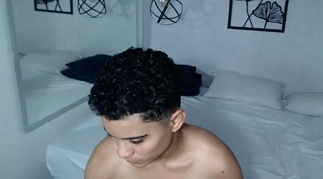 Liiamthompson online show from March 11, 2025, 2:29 pm