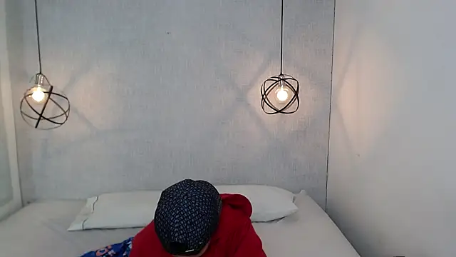 Liiamthompson online show from March 19, 2025, 8:43 pm