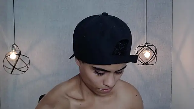 Liiamthompson online show from March 20, 2025, 5:58 pm