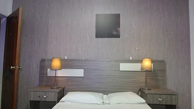 Liiamthompson online show from September 16, 2025, 7:31 am