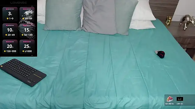 Liiamthompson online show from March 29, 2026, 9:31 am