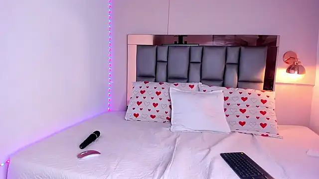 SofiArias online show from September 25, 2025, 5:49 pm