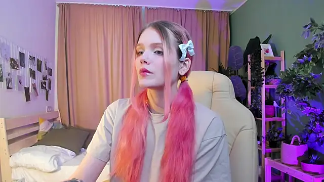 Gretchen Mol online show from January 11, 2026, 7:35 am