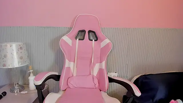 yeikafoxy online show from November 16, 2025, 9:48 am