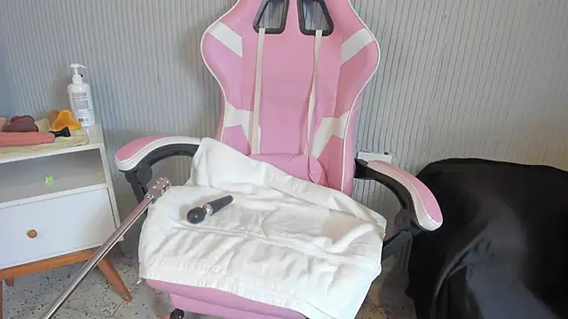 yeikafoxy online show from February 10, 2026, 11:36 am