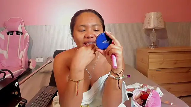 yeikafoxy online show from April 11, 2026, 11:47 am