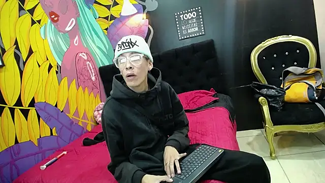 SimonAndJocelyn online show from March 14, 2025, 7:44 pm