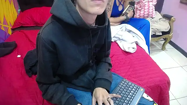 SimonAndJocelyn online show from March 20, 2025, 7:57 pm