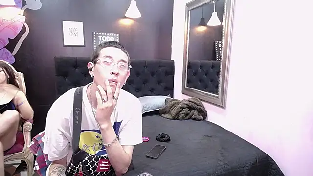 SimonAndJocelyn online show from September 18, 2025, 2:52 pm