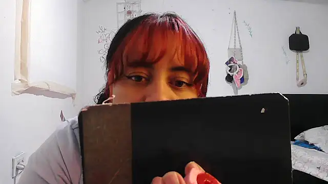 alexandraluv online show from November 21, 2025, 4:05 pm