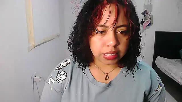 alexandraluv online show from November 26, 2025, 10:44 pm