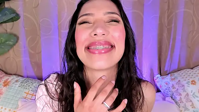 Miss veronicaa2 online show from June 9, 2026, 1:34 pm