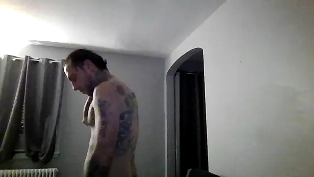 cruz815 online show from December 1, 2025, 5:56 am