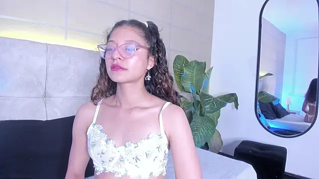 mac-sara online show from September 14, 2025, 3:44 pm