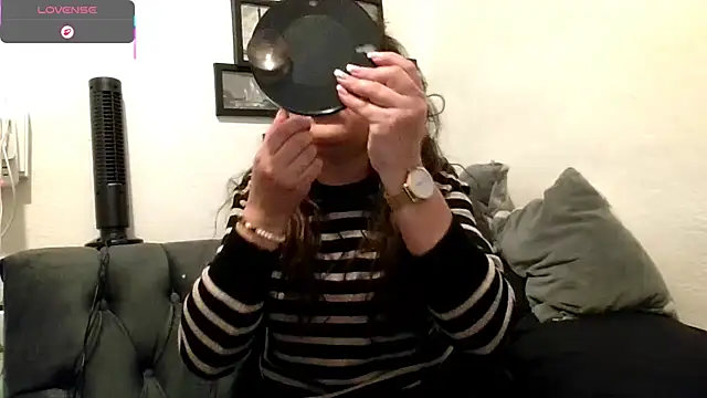 MirandaLatinaLovely online show from February 25, 2026, 6:28 pm