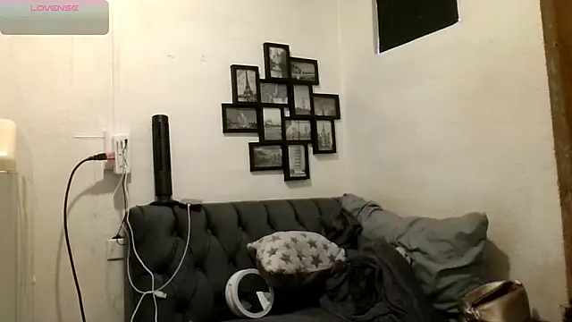 MirandaLatinaLovely online show from March 30, 2026, 5:25 pm