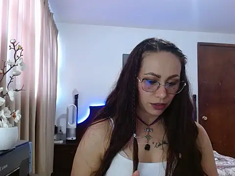 AloLovely  online show from April 1, 2026, 11:02 pm