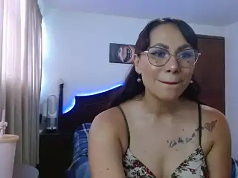 AloLovely  online show from April 13, 2026, 8:58 pm