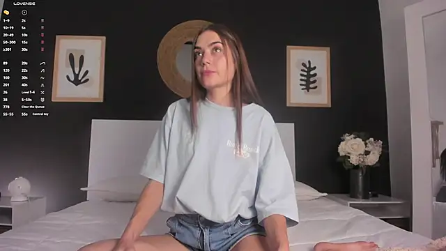 AlannaRussell  online show from October 29, 2025, 7:04 pm