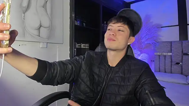 marcuscollins1  online show from June 10, 2026, 1:21 pm
