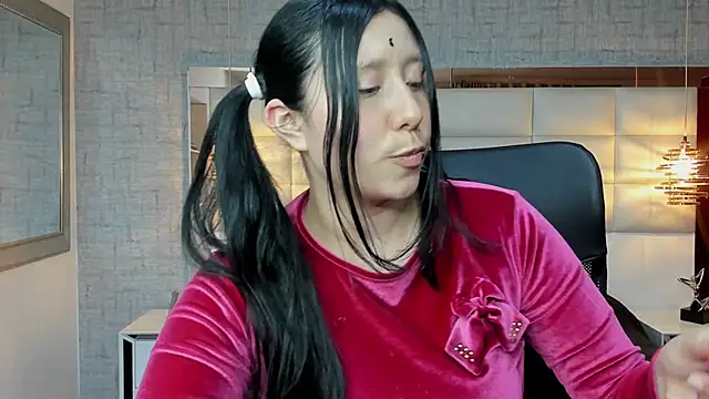 Nohemi louse online show from October 6, 2025, 7:11 pm