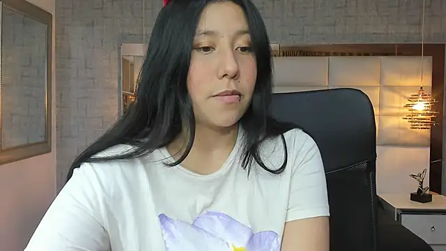 Nohemi louse online show from October 13, 2025, 6:52 pm