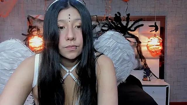 Nohemi louse online show from October 31, 2025, 7:04 pm