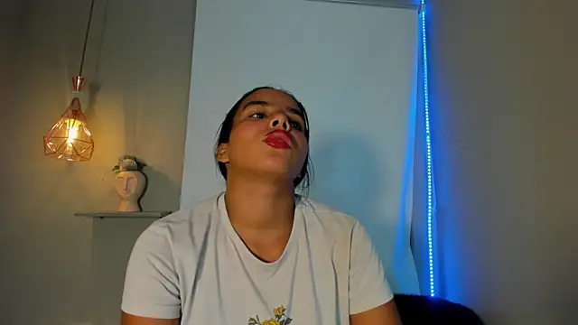 Snapshot of Roxy_Stonee chatting on May 30, 2026, 7:11 pm Roxy Stonee online show from May 30, 2026, 7:11 pm