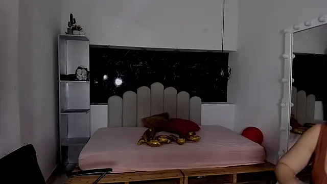 Annyrosee online show from February 19, 2026, 7:54 pm