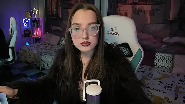 Snapshot of kaisajenner chatting on February 19, 2025, 4:44 pm kaisajenner online show from February 19, 2025, 4:44 pm