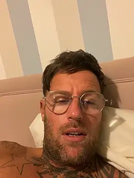 Jamesdeanmcqueen online show from January 29, 2025, 7:11 pm