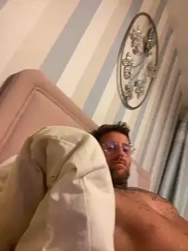 Jamesdeanmcqueen online show from February 5, 2025, 11:17 pm