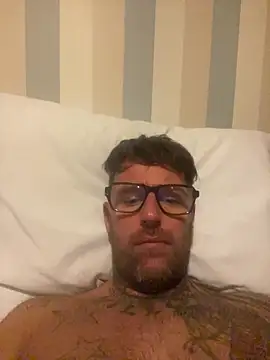 Jamesdeanmcqueen online show from November 3, 2025, 6:31 pm